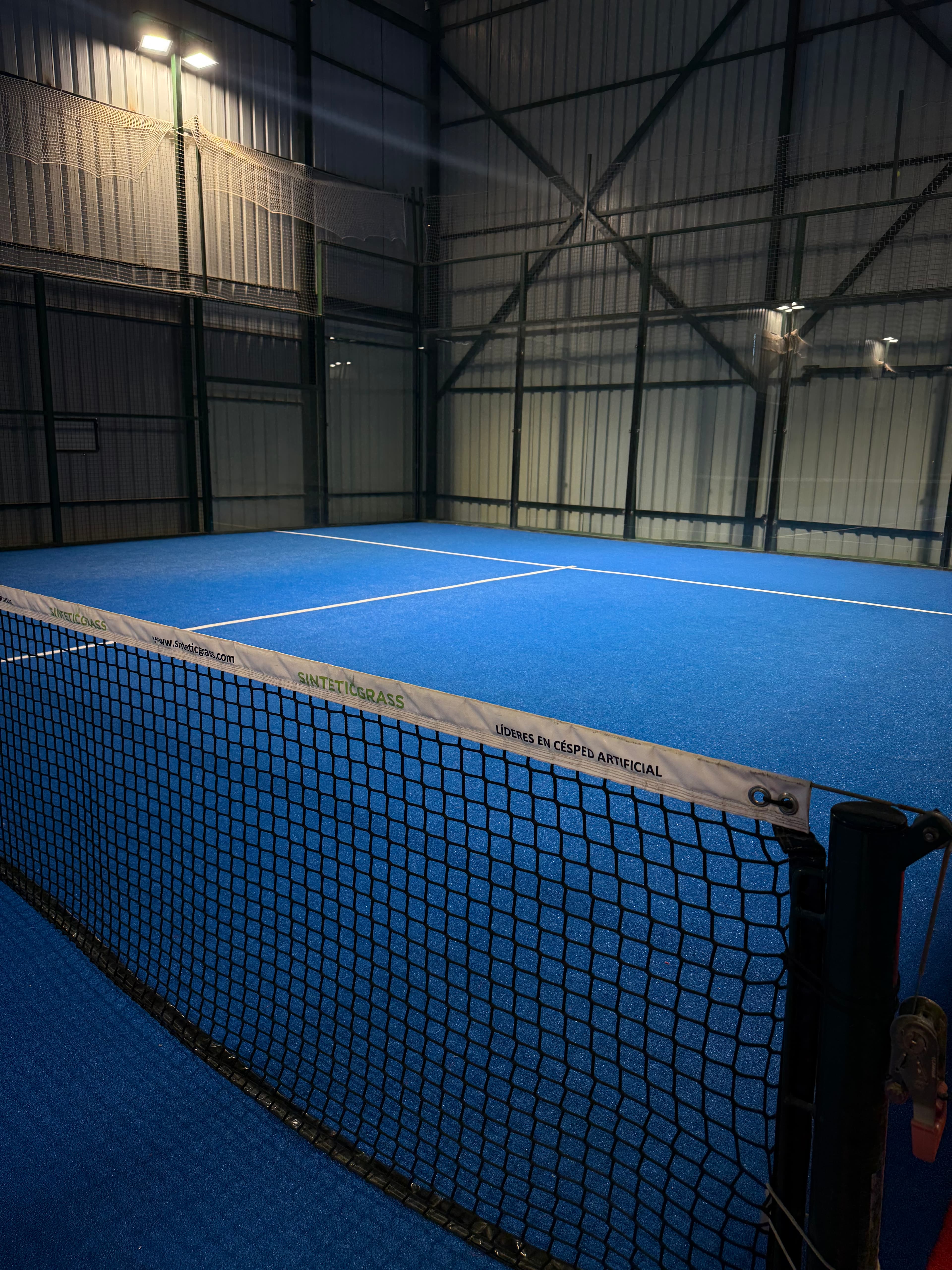 Club de pádel en Navalcarnero con iluminación profesional