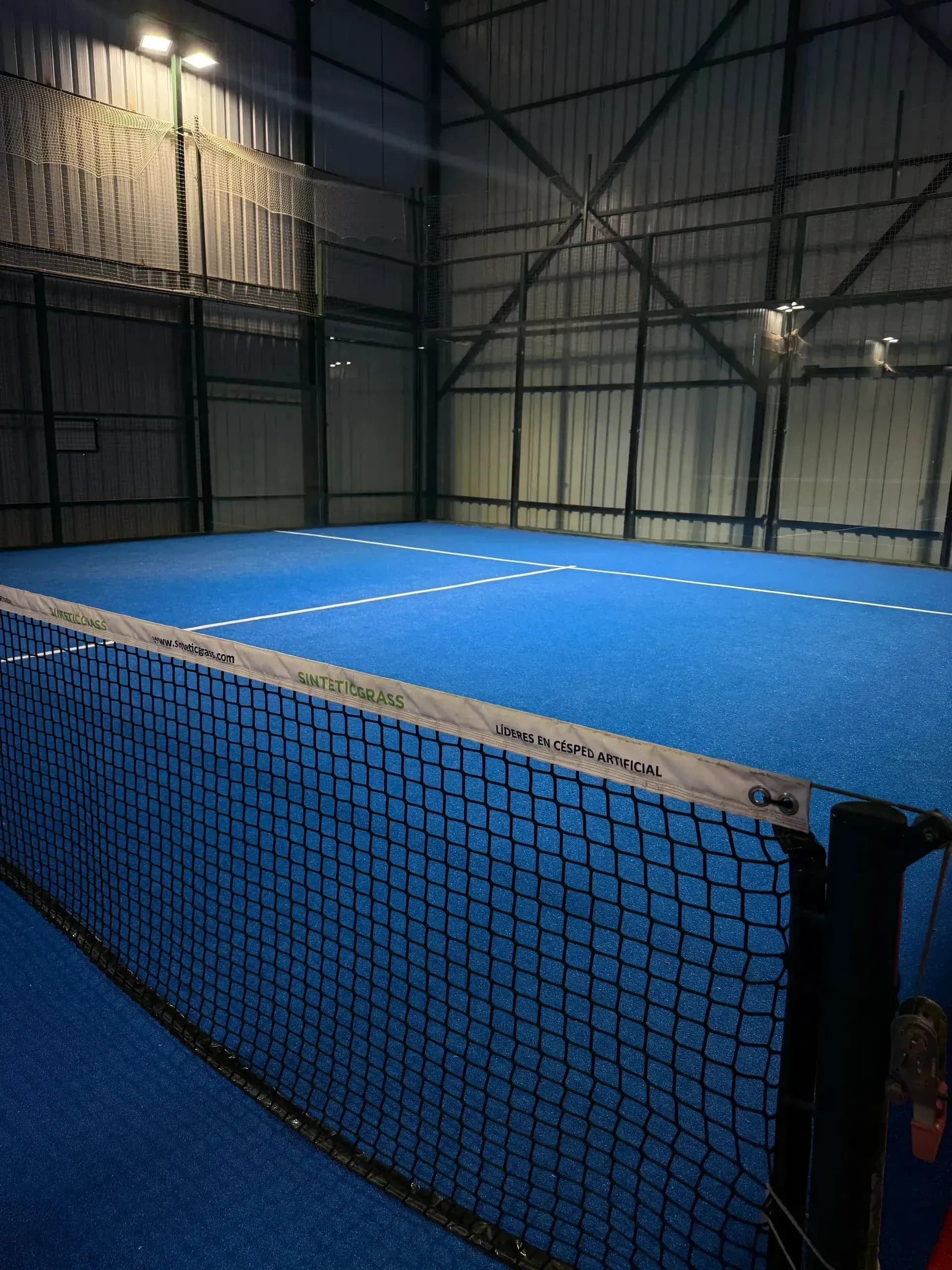 Club de pádel en Navalcarnero con iluminación profesional